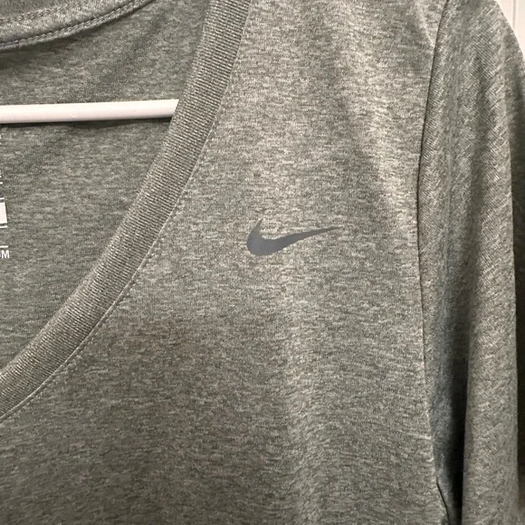 NEW Nike Heather Gray Short Sleeve T-Shirt - Picture 2 of 10